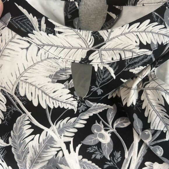 Talbots Black and White Botanical Audrey Dress Size Med Petite Floral Sleeveless - Picture 6 of 7